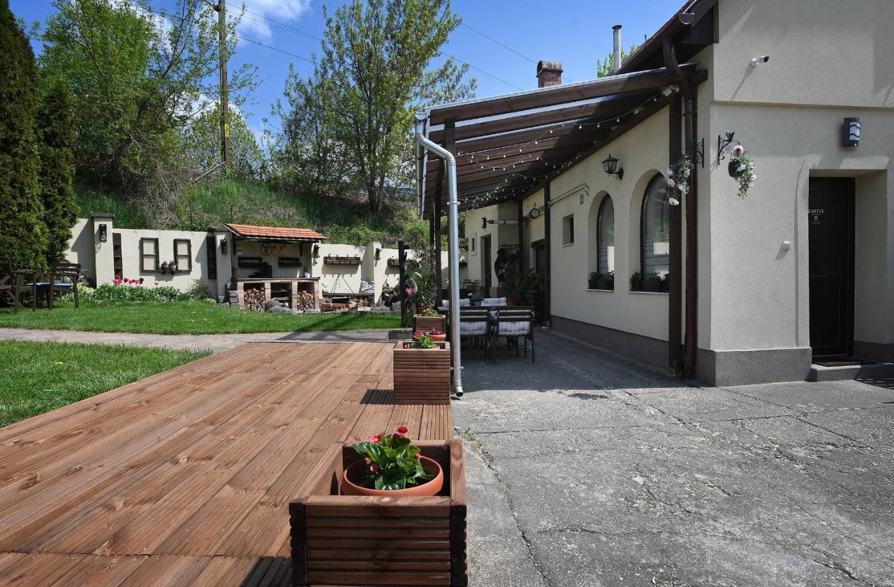 Castle Garden Apartman Eger Exterior foto
